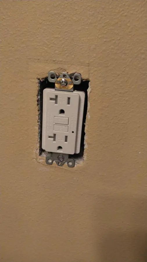 A replaced GFCI outlet in a Niceville home